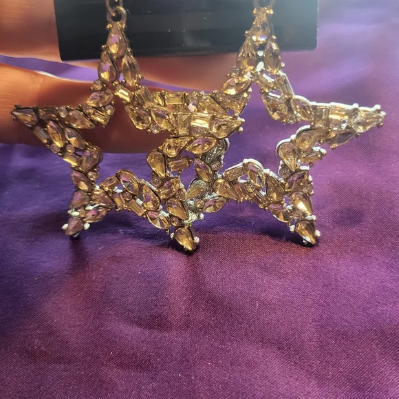 Star 🌟 Earrings - Picture 6 of 6